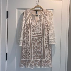 BCBG • SOFFEE LACE-BLOCKED FLOUNCE TUNIC •